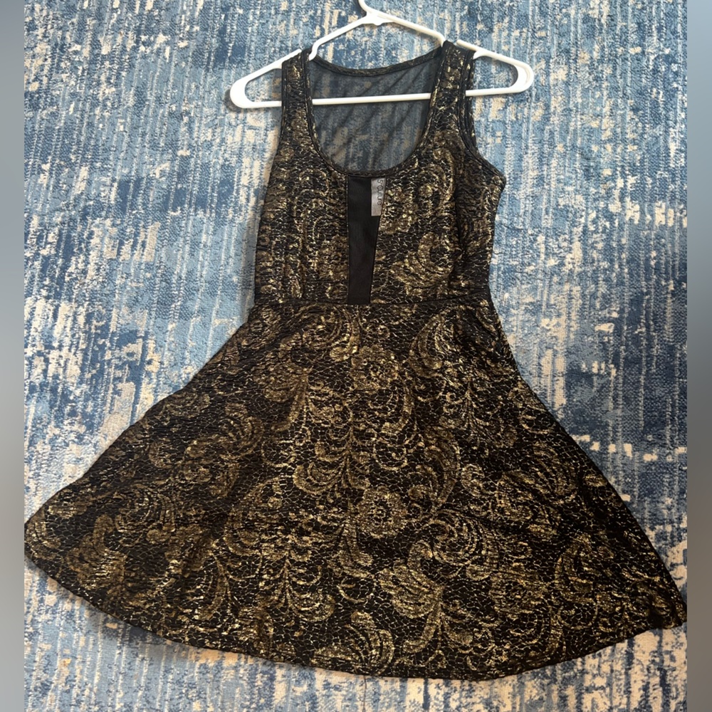 Women’s dress - Medium